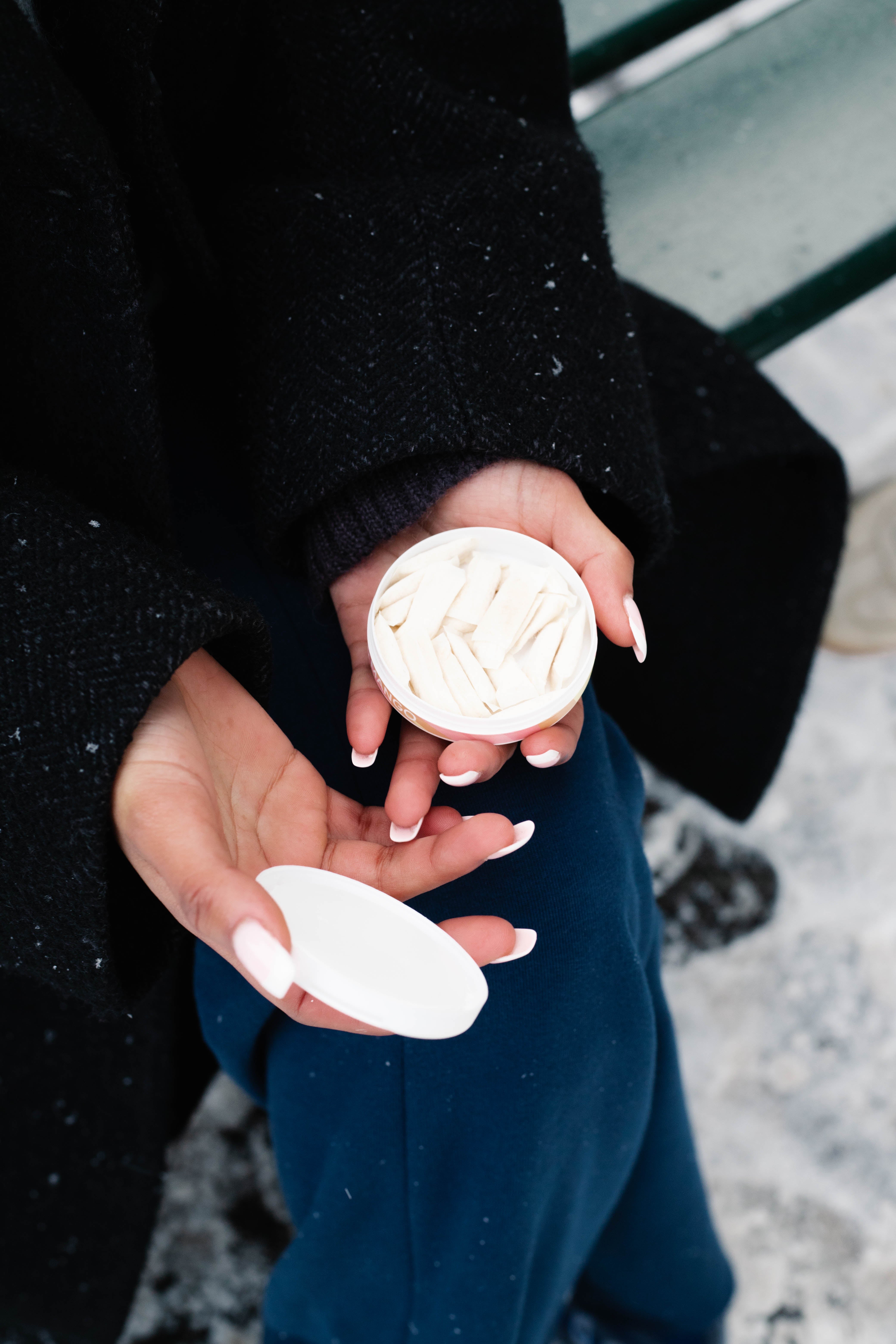 Öppen dosa med koffein snus från TIEL Energy pouches